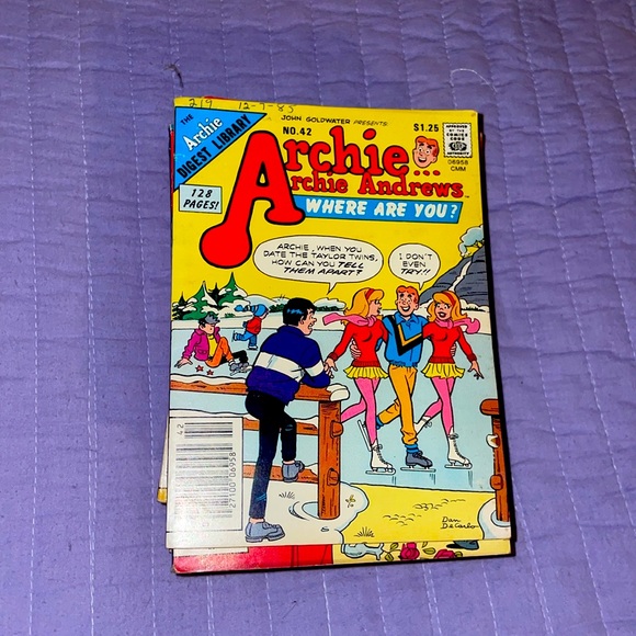 VINTAGE Archie Andrew’s,-jug head jones, and Betty and Veronica COMICS.12 comics - Picture 5 of 5